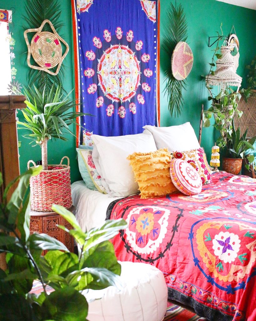 Cây trồng trong phòng ngủ phong cách Bohemian đầy sắc màu